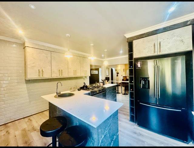 4 BEDROOM HOUSE FOR SALE IN FLORA GARDENS